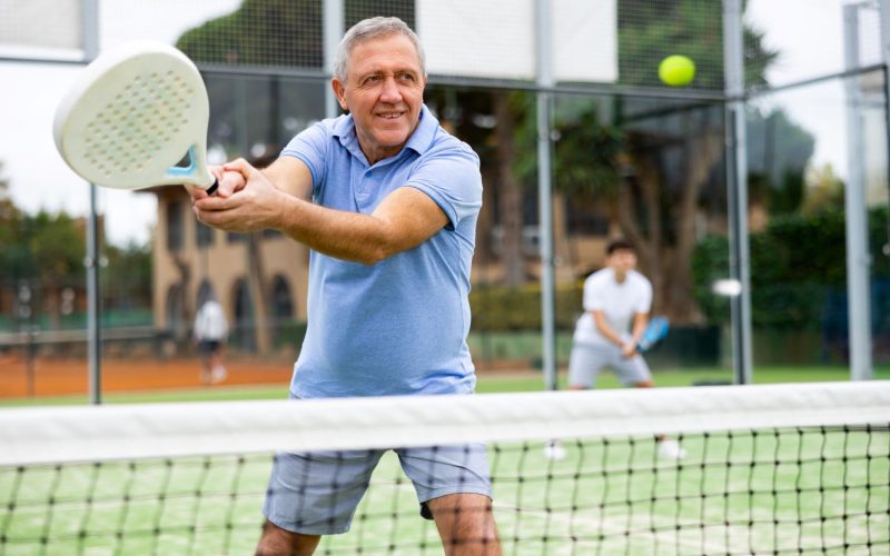 man-playing-padel_AS